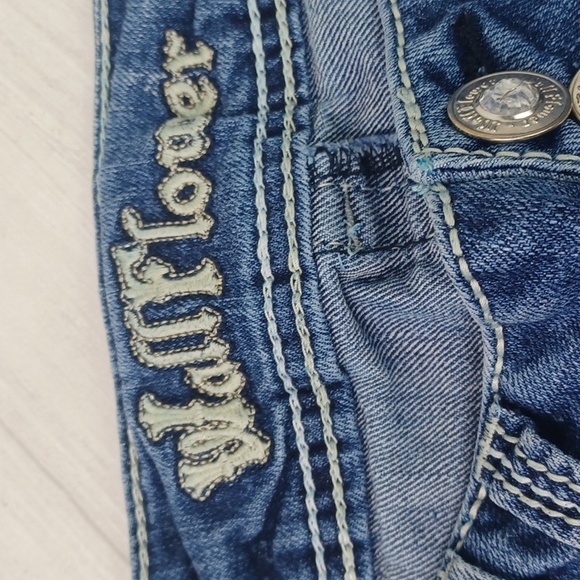 WALL FLOWER Patriotic Blingy Rhinestone Stars & Stripes Jean Shorts SZ - Picture 8 of 14